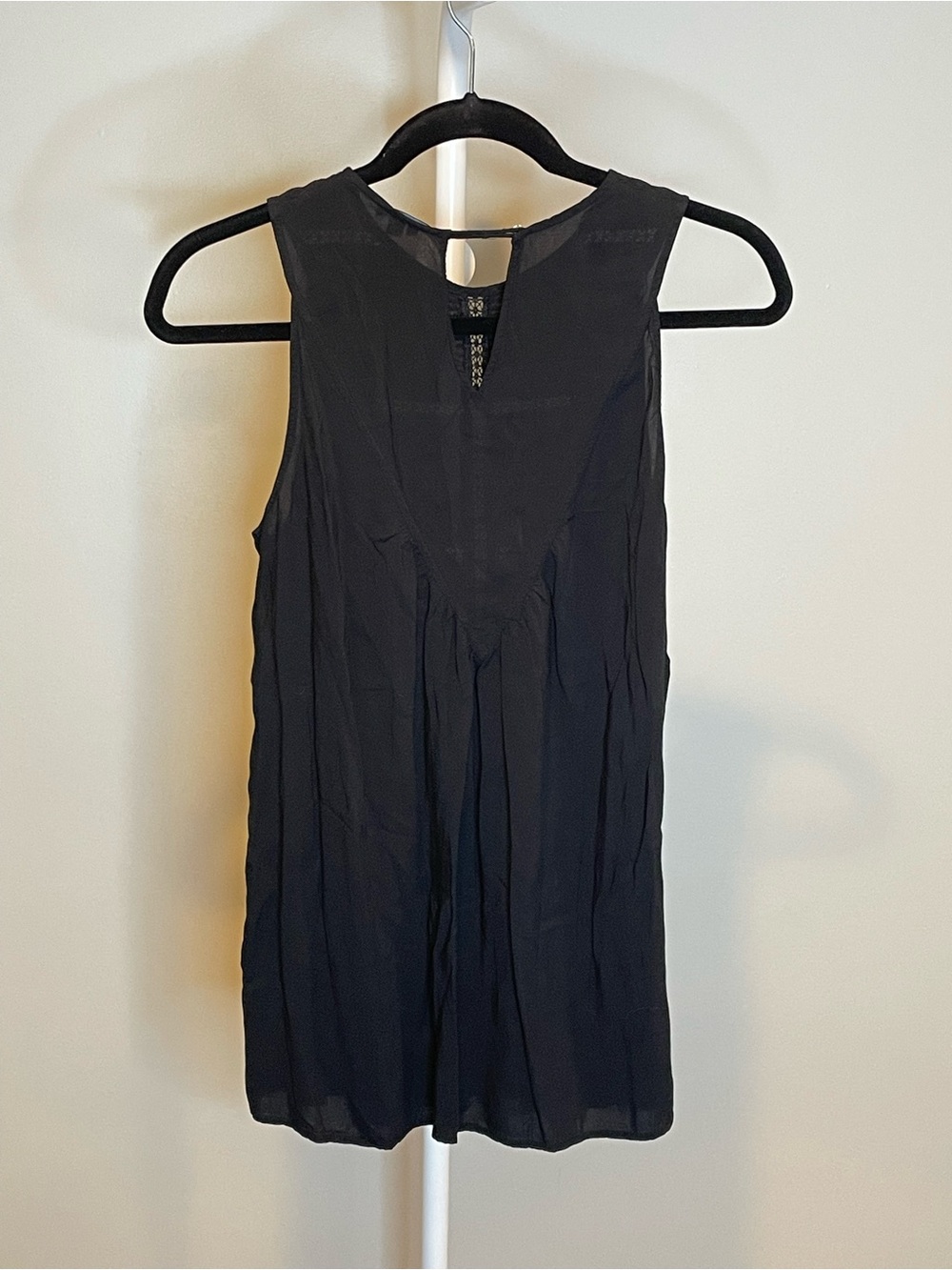 Theory Black Sleeveless V-Neck Camisole Size Medium